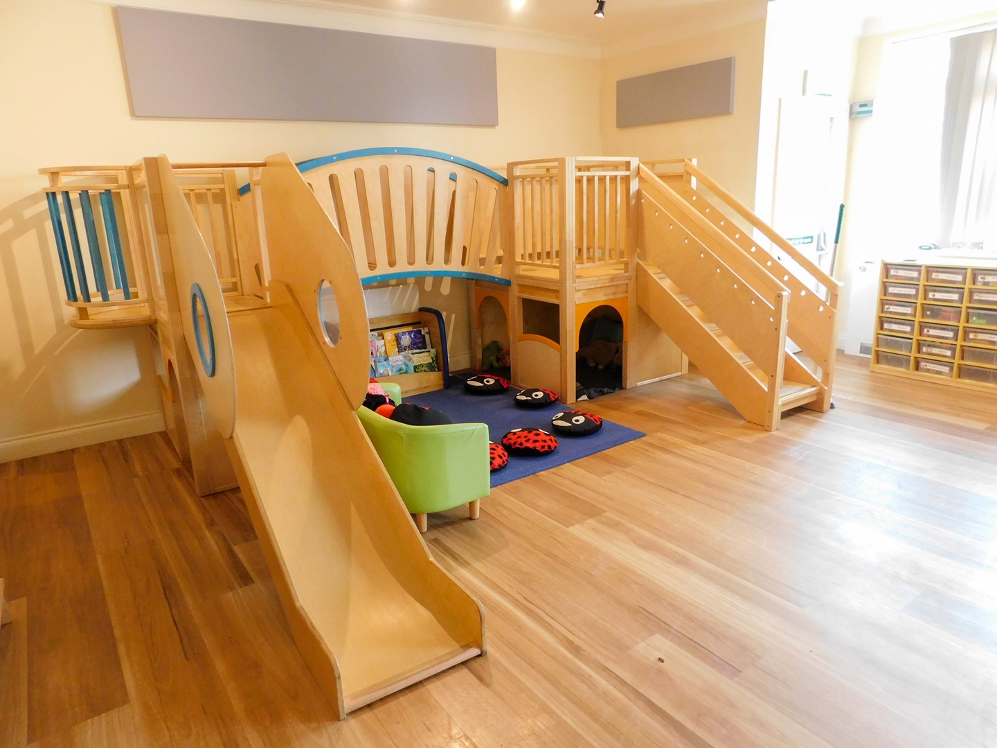 Coombe Dingle Kitchen Physical Unit Slide Steps Bridge